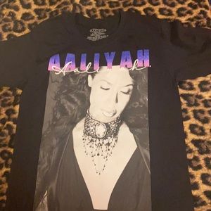 Aaliyah graphic tee